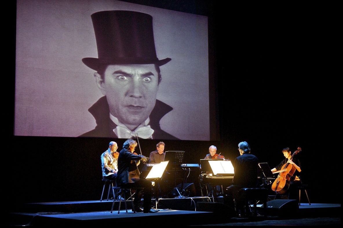 Spectacolul,,DRACULA - MUZICA ȘI FILMUL" ajunge  și în România