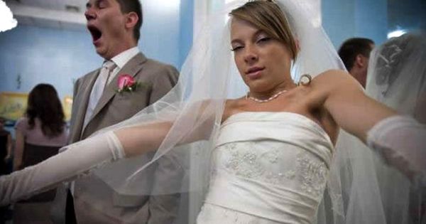 Au furat mireasa de la nuntă, apoi au abandonat-o. Mirele a plecat s-o caute. ŞOCAT cum a găsit-o