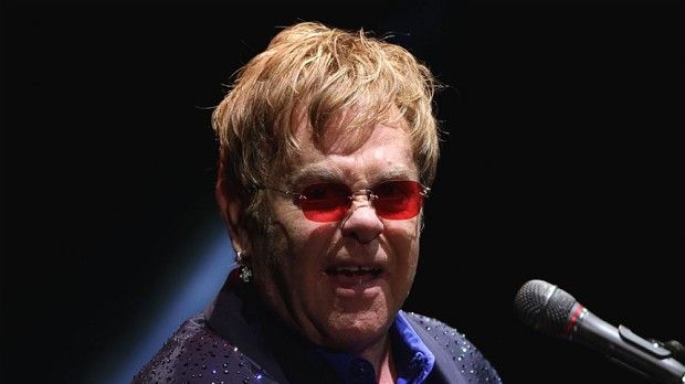 Elton John, acuzat de hărţuirea sexuală de bodyguard său 