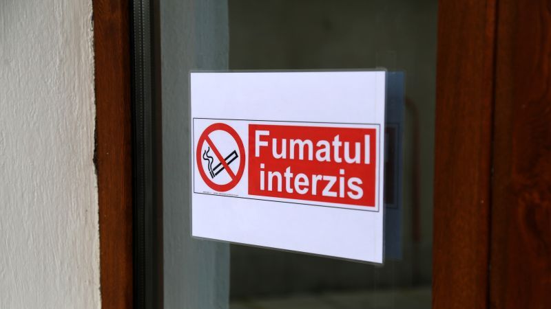 Legea antifumat 2016. ISU recomandă cetăţenilor să nu sune la 112 dacă se încalcă legea 
