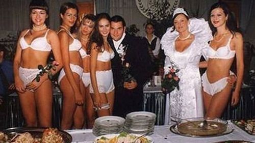 Cele mai bizare fotografii cu domnişoare de onoare. Dezastru la nuntă!