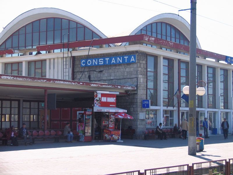 Alarmă falsă cu bombă în Gara Constanţa. Un pasager îşi uitase trei genţi pline cu haine 