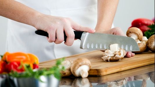 Nutriționiștii avertizează. Acestea sunt singurele vase în care poți găti sănătos