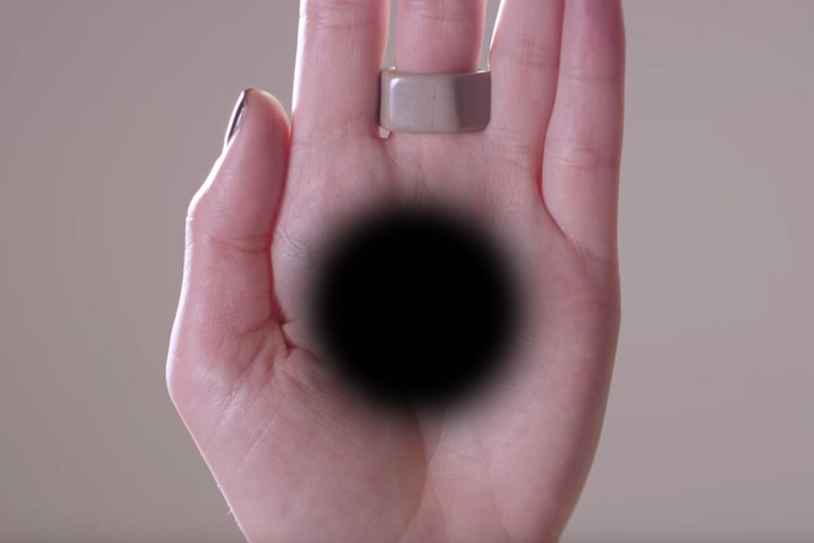 Cea mai tare iluzie optică. Gaura neagră din palmă 