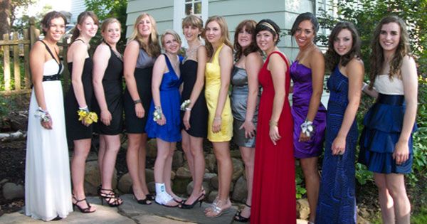 Aceste fete au rămas gravide după o baie la piscină. Au făcut cercetări. ȘOC! Ce au descoperit