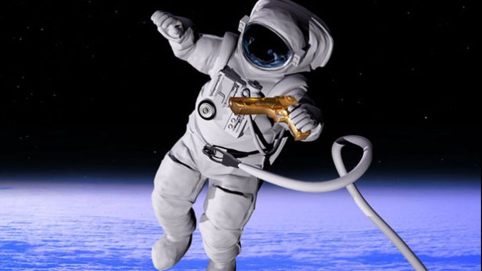 Ce s-ar întâmpla dacă am trage cu o armă în spaţiul cosmic