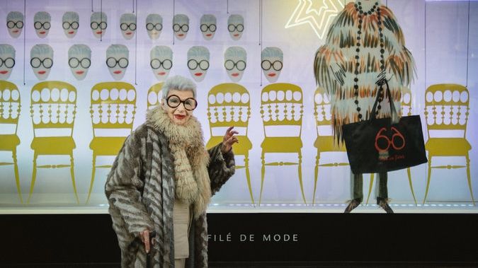 Săptămâna modei de la Paris. La 94 de ani a cucerit prin lecţia ei de stil 