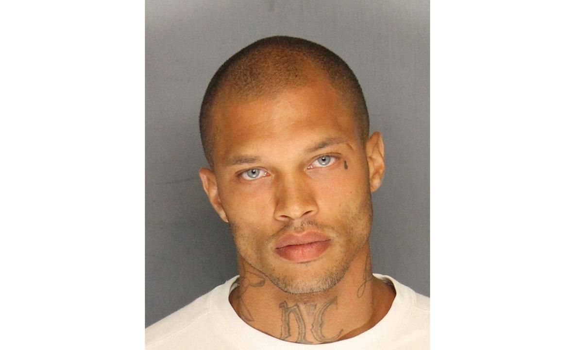 Cel mai sexy infractor a fost eliberat.Primul lucru pe care l-a făcut după ce a ieșit din închisoare