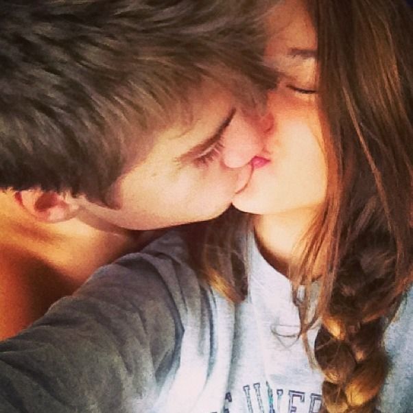 Au postat pe net selfie-urile făcute imediat după ce au întreţinut relaţii intime. Sunt PENIBILI