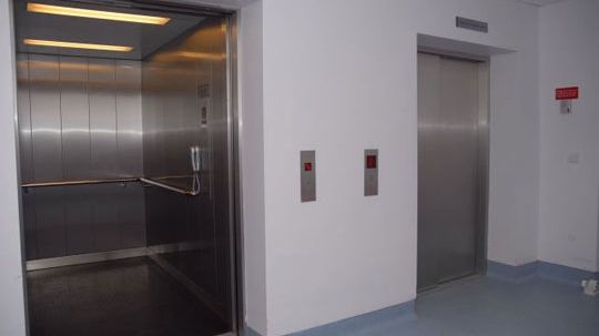 Povestea tragică a femeii care a stat blocată o lună într-un lift. A murit de foame