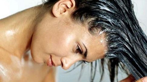 Masca "minune", care ajută părul să crească mai repede. Ai nevoie de doar patru ingrediente