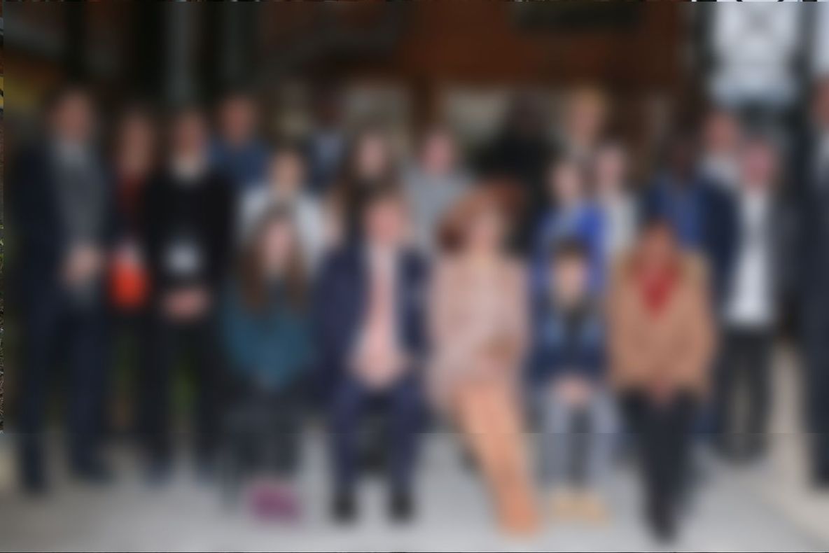 Mai mare rușinea! Regina, fără lenjerie intimă la poza oficială