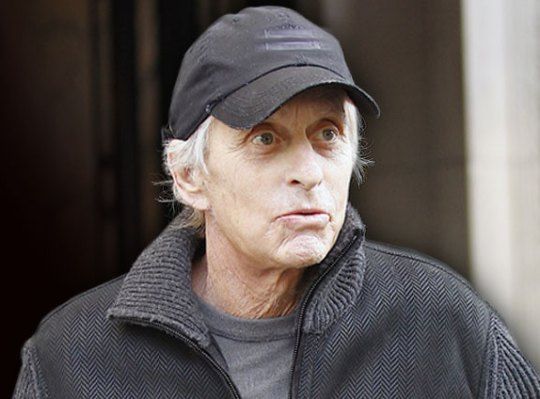 Michael Douglas își trăiește ultimele zile. S-a retras în Bermude după ce a reapărut cancerul