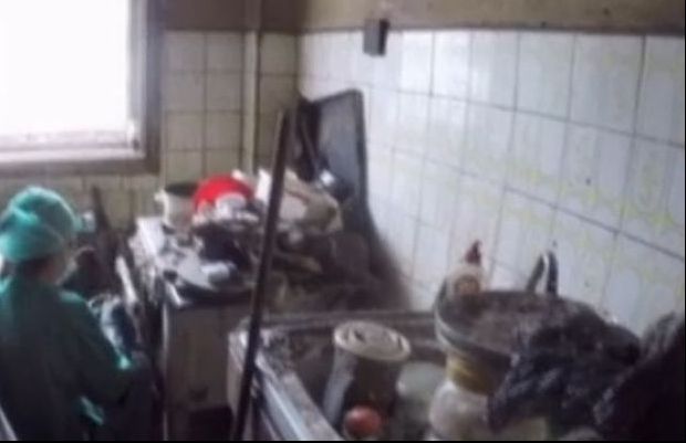 Focar de infecţie într-o garsonieră din Capitală. Ce au descoperit voluntarii când au intrat în casă