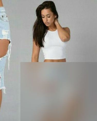 Când a ieșit pe stradă, oamenii s-au crucit. Pantalonii care o lasă mai mult dezbrăcată