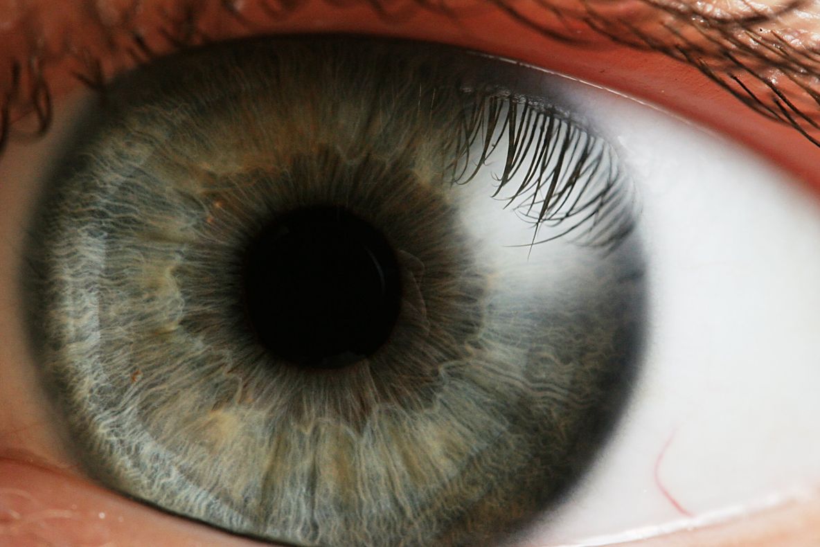 A mers la oftalmolog crezând că are nevoie de ochelari. Medicii au descoperit ceva şocant!