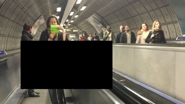 Ce a apărut la metrou. Toţi călătorii s-au oprit să facă poze 