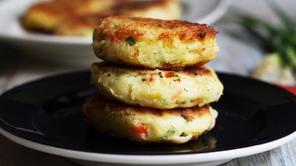 Reţeta zilei: Pârjoale din cartofi cu ceapă verde