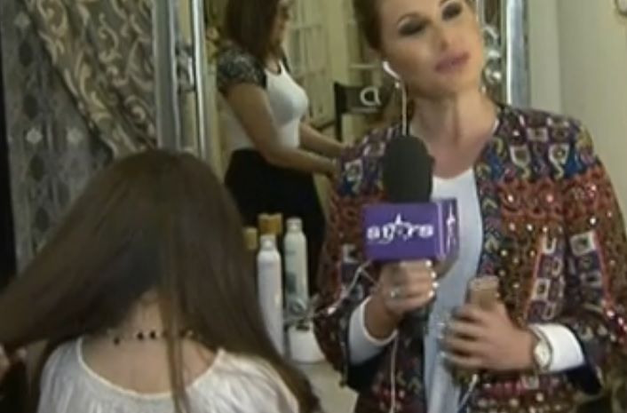 O cântăreaţă din România nu s-a mai tuns de 12 ani. Cum arată acum părul ei