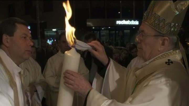 Credincioşii catolici şi protestanţi sărbătoresc Paştele
