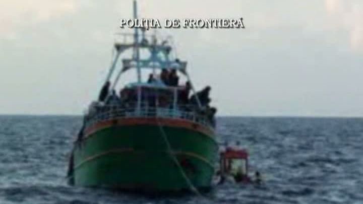 876 de imigranţi, salvaţi de români