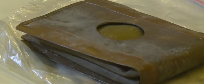 A găsit un portofel pierdut în urmă cu 70 ani într-un teatru vechi, interbelic. ŞOC ce era înăuntru