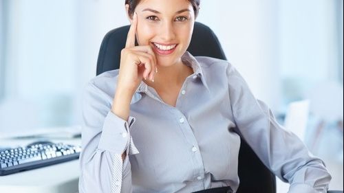 Postura corpului, esențială pentru o primă impresie bună. Cum să stai ca să fii apreciat