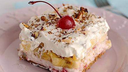 Prăjitură cu banane, fără coacere: se prepară imediat şi e absolut delicioasă!