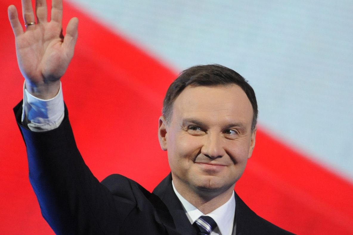 Preşedintele Poloniei, implicat într-un accident rutier. Maşina prezidenţială a ajuns într-un şanţ