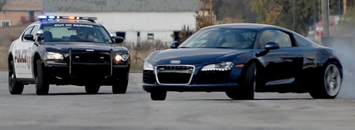 ŞOC! Circula cu 200 km/h, poliţia îl soma, dar nu oprea. L-au prins, agenţii UIMIŢI cine era şoferul