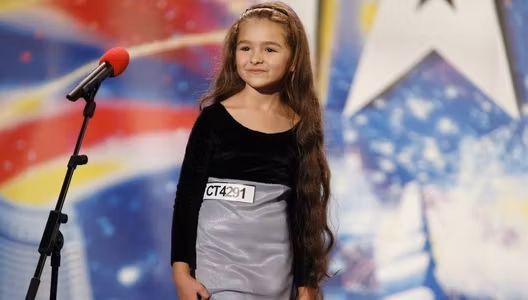 Avea doar 7 ani când a "topit" inimile juraţilor la ROMÂNII AU TALENT. Cum arată acum e incredibil