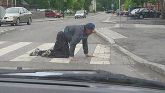 Ce făceau doi cerşetori din Aiud dacă trecătorii nu le ofereau bani