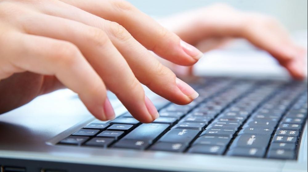 Atenţie! Români păcăliţi cu credite online. Cum funcţiona schema infractorilor