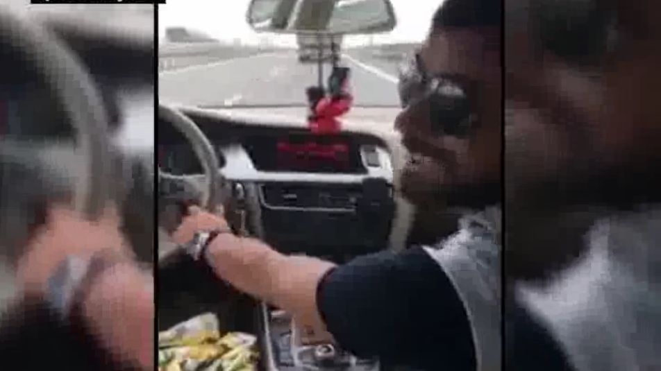 Şofer român teribilist: a condus pe autostradă, de pe scaunul din dreapta. Totul a fost filmat