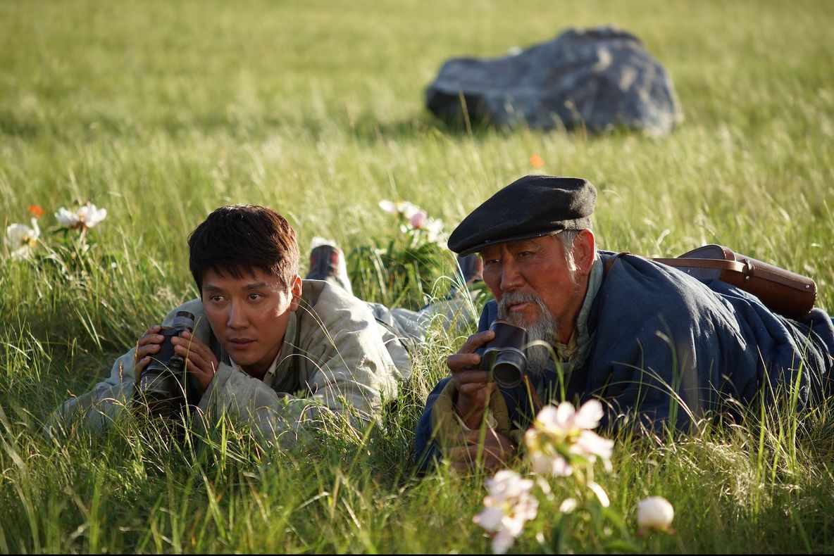 Regizorul filmelor ,,Șapte ani în Tibet'' și ,,Numele Trandafirului'' lansează ,,Ultimul lup''