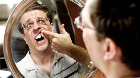 Ce înseamnă când visezi că îţi cad dinţii