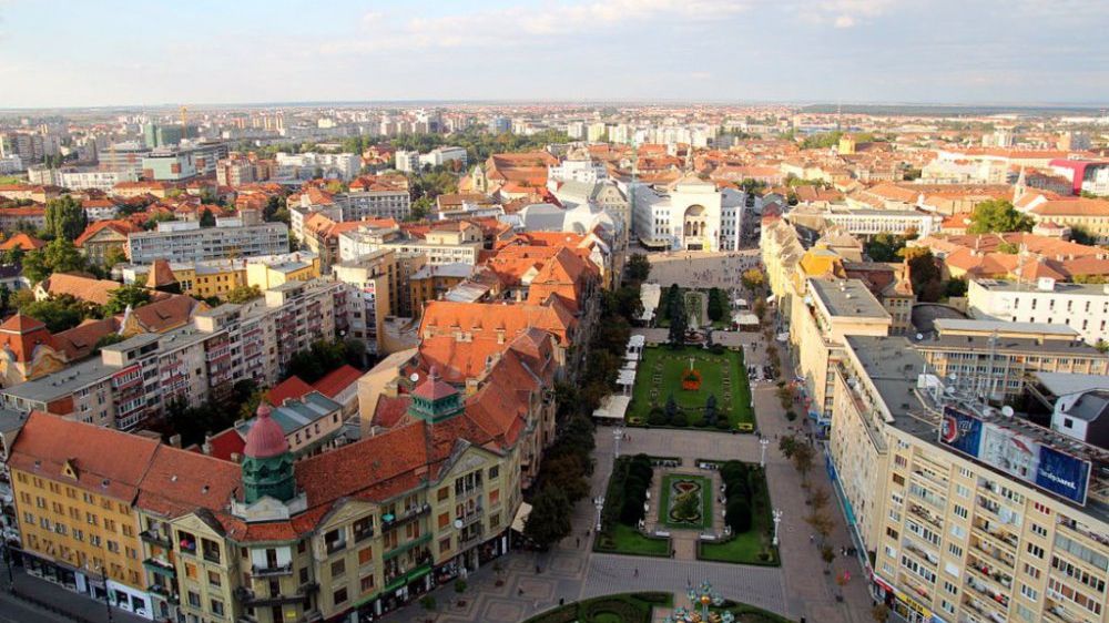 O sută de sindicalişti, pensionari au protestat în faţa Prefecturii Timiş cerând demisia Guvernului