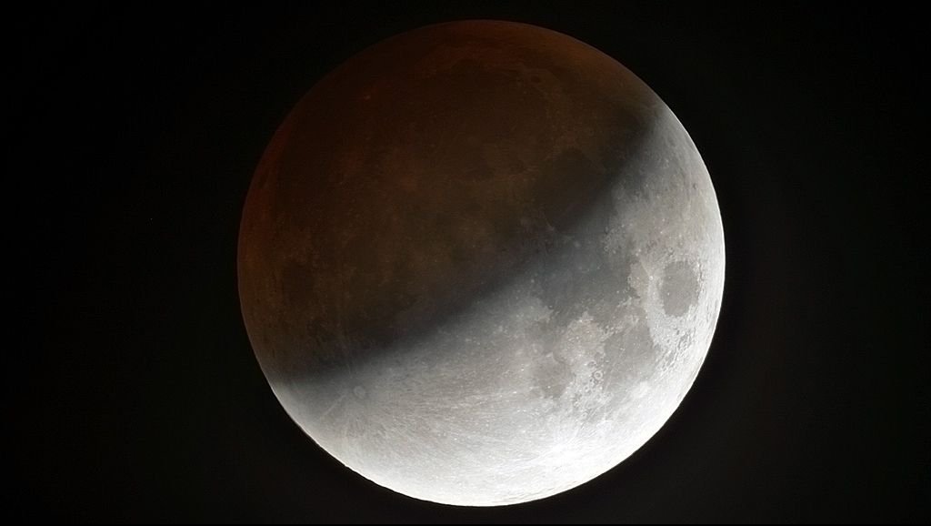 Eclipsă de Lună în 23 martie. Ce alt eveniment astronomic spectaculos are loc în paralel