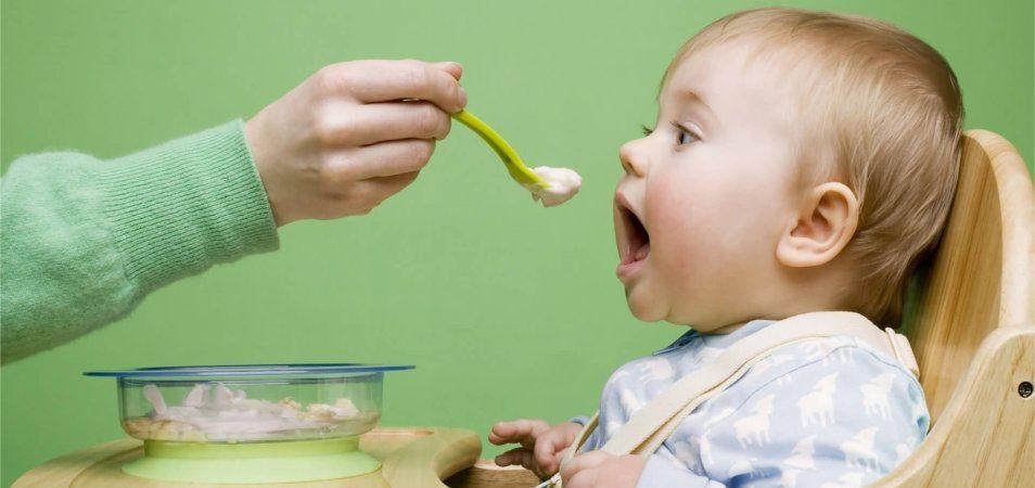 Ce a descoperit o mamă din Arad în prăjitura din care îi dădea să mănânce bebeluşului de 1 an