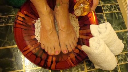 Cel mai ieftin tratament împotriva pielii îngroşate a picioarelor. Scapi de ea într-o zi