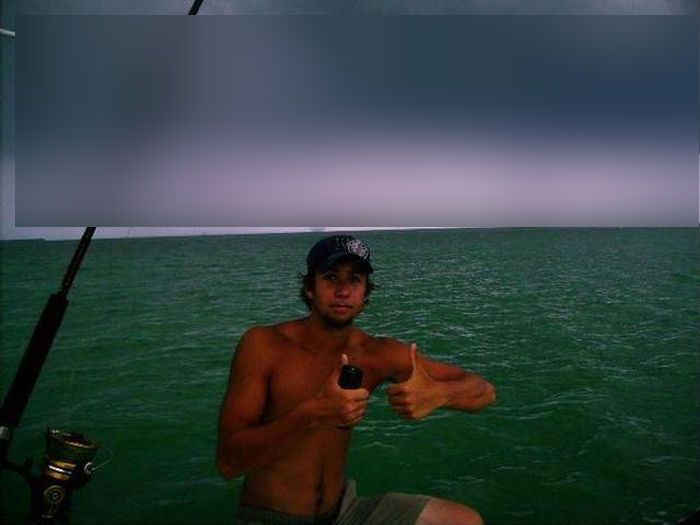 A zâmbit spre cameră și abia apoi s-a întors și a văzut grozăvia. Venea direct spre el. A fugit și..