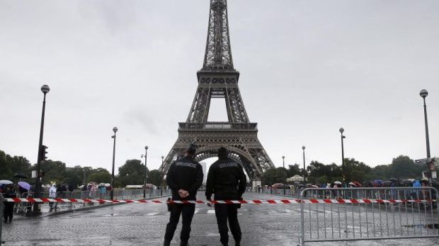 EURO 2016. Turnul Eiffel se va schimba în culorile unei echipe participante în fiecare seară