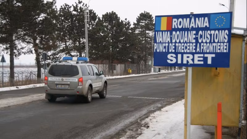 Un polițist de frontieră și un vameș, trimiși în judecată pentru fapte de corupție