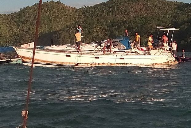 Au văzut un iaht plutind în derivă şi au decis să urce la bord. Din acel moment, TOTUL s-a schimbat