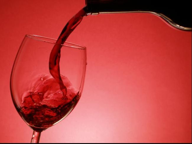 Ce se întâmplă dacă faci frecții cu vin roșu