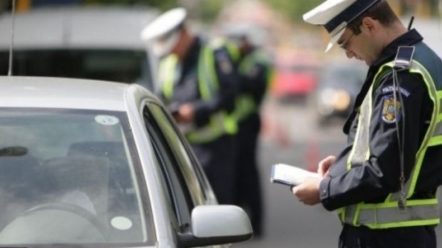 Șofer depistat cu 243 km/h pe A3, în judeţul Braşov! În mașina sa se aflau 3 copii - Motivul HALUCINANT pentru care rula cu o așa viteză