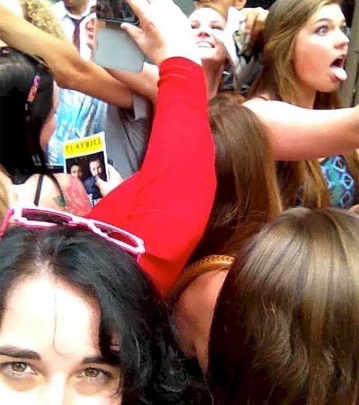 Cele mai HIDOASE selfie-uri văzute vreodată. S-au făcut de râs pe Internet. Penibili!