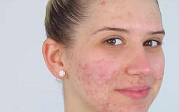 Transformarea acestei tinere după ce este machiată profesional. Vei rămâne fără cuvinte