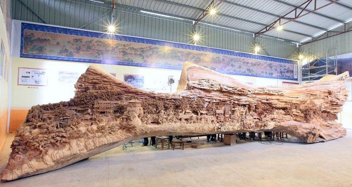 Pare un trunchi de copac, mâncat de insecte. Când te apropii de el rămâi fără cuvinte. E fascinant!