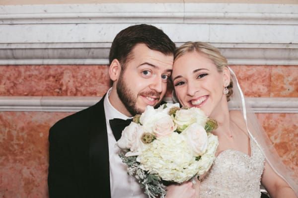 UIMITOR! Această mireasă i-a lăsat pe toţi cu gura căscată. Cum arată domnişoara de onoare. E record